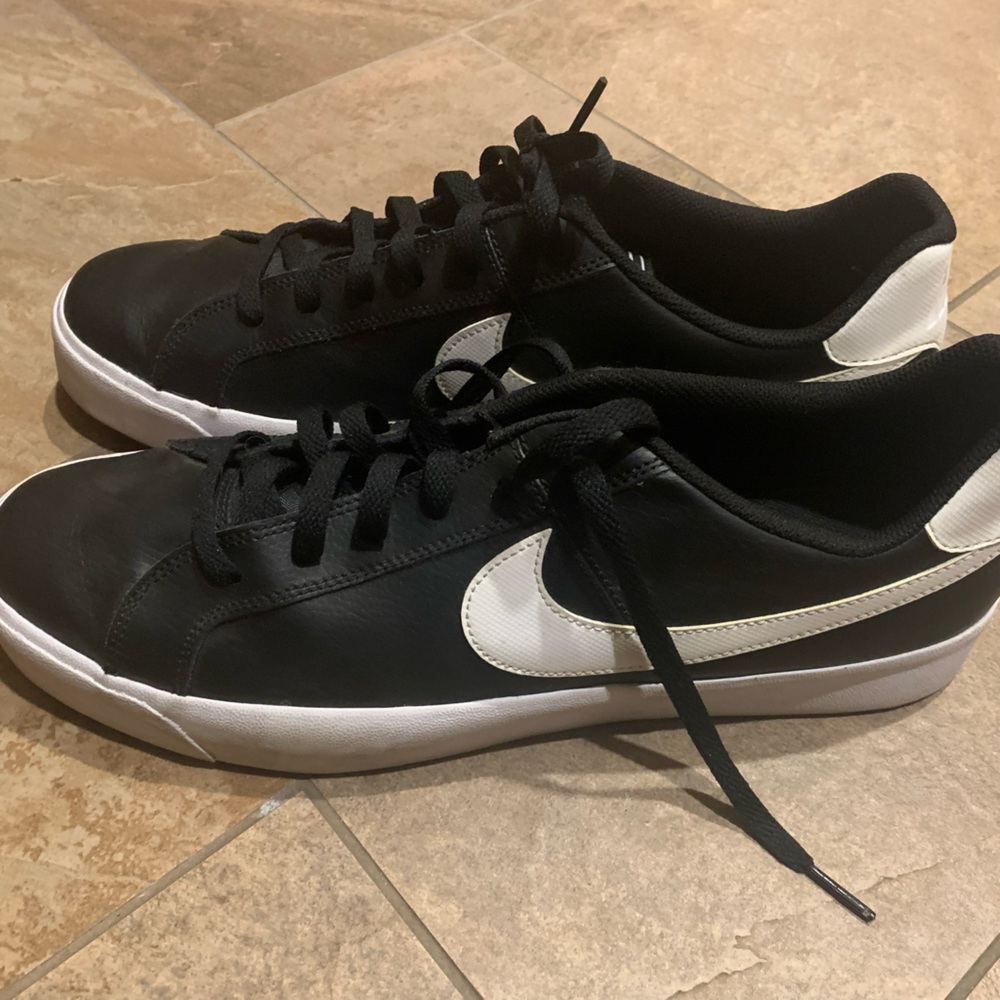 Nike Black Sneakers